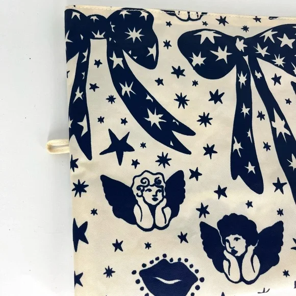 Baggu Spring 2024 Cream & Navy Cherub Bow Pattern Large Go Pouch NWOT - Picture 3 of 8